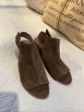 Franco Sarto Dark Brown/ green Suede Peep-Toe Slingback Heels